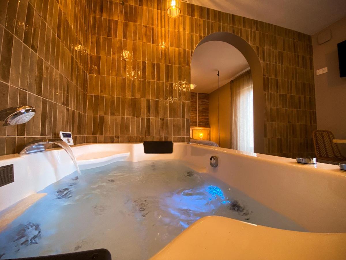 Love Room Suite Bali - Auray En Bretagne Brech Экстерьер фото